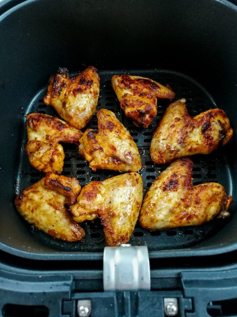 Air Fryer Chicken Wings Recipe With Sriracha Sauce - Maffies Recipes